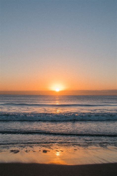 ชายหาดยามพระอาทิตย์ตก ชายหาด รุ่งอรุณ ภูมิประเทศ ธรรมชาติ มหาสมุทร สะท้อน ทราย piqsels