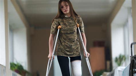 Оператор звязківець Руслана Данілкіна пішла на війну у 18 років і втратила ногу Зараз дівчина