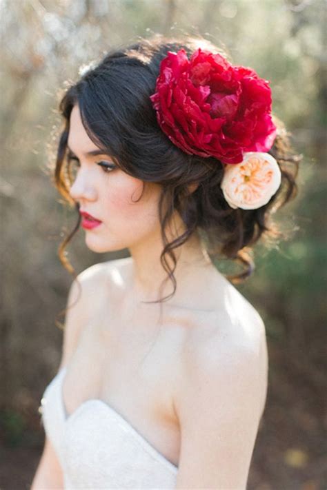 Beautiful wedding hairstyle with flowers. 17 amazing wedding hairstyles with flowers - Parfum Flower ...