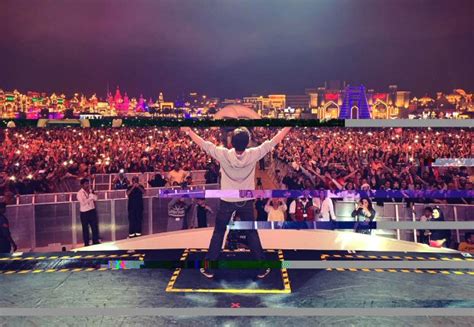 Shah Rukh Khan Captivates His Fans In Dubai As He Promotes Zero Bollywood News Bollywood Hungama