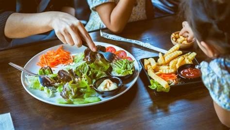 Eat Slowly Maintain A Food Journal 9 Easy Ways To Avoid Overeating