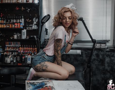 Tattoo Parlor Girls