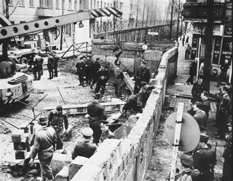 Construction Of The Berlin Wall 1961 Rhistoryfans