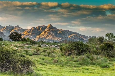 A cimeira ficou marcada pela visita surpresa do ministro iraniano dos negócios estrangeiros à margem do encontro do g7.apesar do brasil não integrar o fórum informal, a amazónia foi tema incontornável. Serra De Guadarrama E De Cimeira O Capacete No Por Do Sol ...