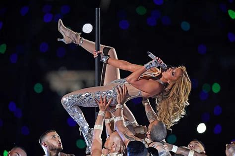 Before jennifer lopez and shakira take the stage for the super bowl, join us as we count down the 10 most spectacular super bowl halftime performances ever. Jennifer Lopez & Shakira Debate: 3 Reasons Why I Loved the ...