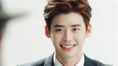 He debuted 2005 under wellmade starm. Lee Jong suk Bio,Age,Wiki,Wife,Family,Measurements ...