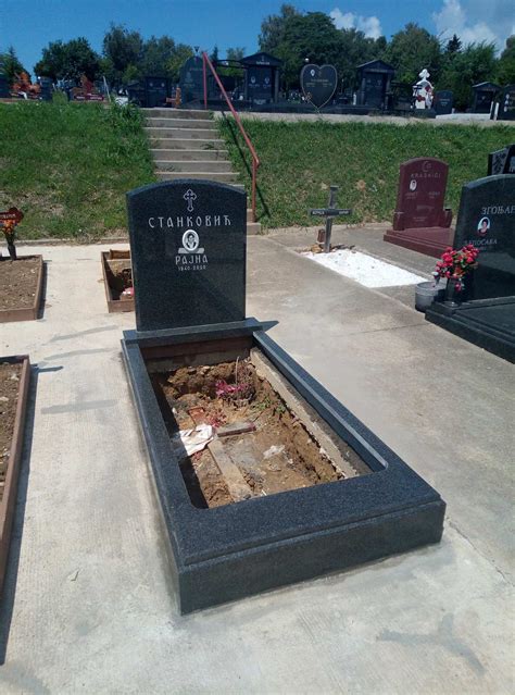 Održavanje Grobnih Mesta Održavanje Grobova Lešće Beograd