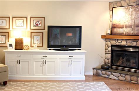 Living Room Decor Ideas With A Tv Cloud White Buffet Corner Fireplace
