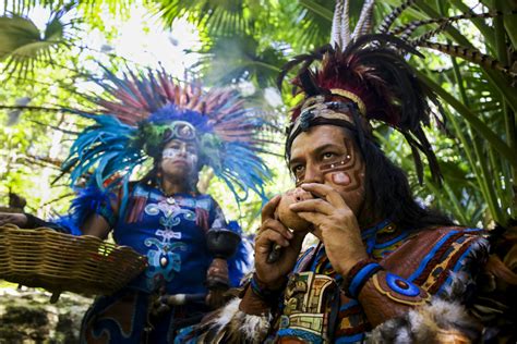 Indigenas Mayas