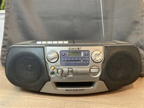 vintage sony cfd v17 am fm radio cd cassette recorder boombox mega bass tested 34 95 picclick