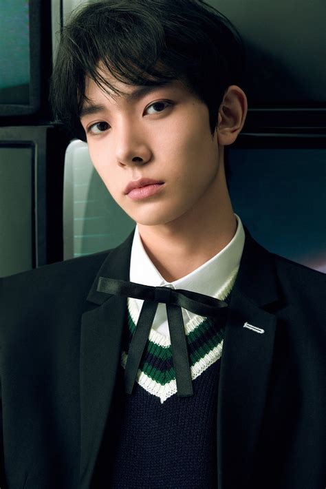 Heeseung Official Member Profile Fotografi Remaja Selebritas Aktor