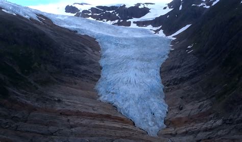 Arctic Glacier To be Turned Into Ice Cubes For VIPs - ViralTab