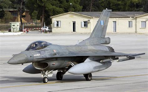 Polaf F 16 With 600 Galfuel Tanks F 16 Armament And Stores