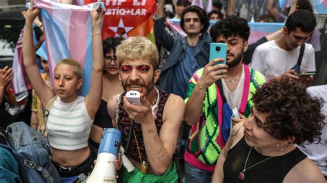 Ten Protesters Detained In Istanbul Trans Pride Parade Released