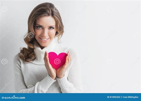 Как сделать сердечко руками на фото Какими способами показать сердце