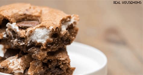 At only 88 calories, have one of these guiltless morsels, or two. Chocolate Chip Cookie S'mores Bars-Easy Dessert Recipe