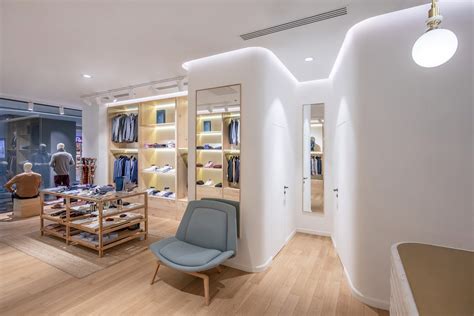 Tamamlandığında romanya'daki ilk alışveriş merkeziydi. Magazin Braiconf, București Mall