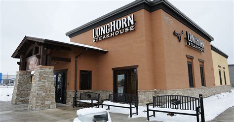 Longhorn Steakhouse delays opening until Tuesday