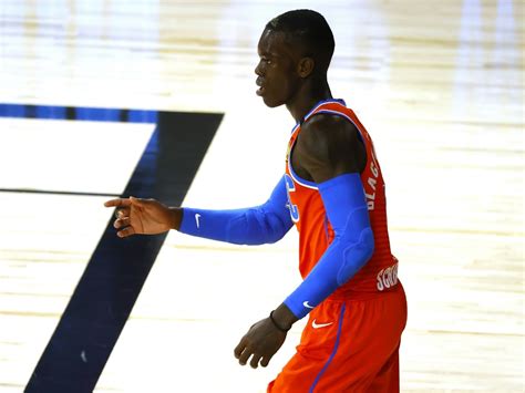 Would guard dennis schroder from okc help the mavs? NBA: Dennis Schröder auf Haussuche in Los Angeles