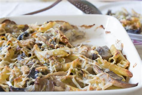Cozy and tasty, this chicken and mushroom pasta bake is hearty fare for any meal, and everyone in the family will love it. Creamy Chicken, Leek and Mushroom Pasta Bake - All That I ...