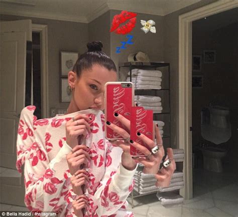Bella Hadid Shows Off Her Spacious Manhattan Apartment Daily Mail Online