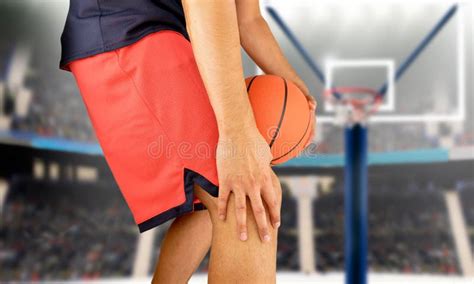 Basketball Player With Injured Knee Stock Image Image Of Knee