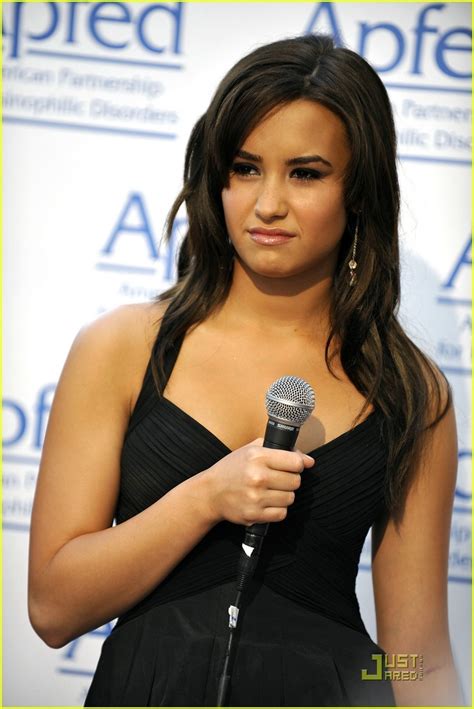 Demi Lovato Received The 2010 Honorary Ambassador Of Education Award