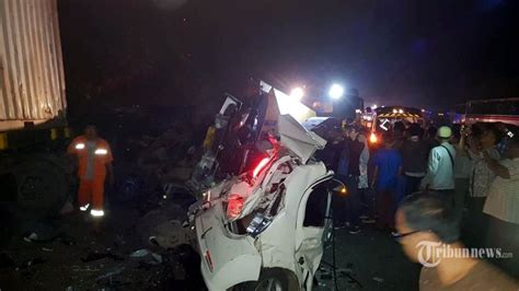 Foto Foto Kecelakaan Maut Di Tol Cipularang TribunNews Com