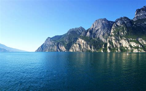 Lake Garda Wallpapers Top Free Lake Garda Backgrounds Wallpaperaccess