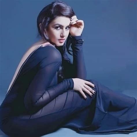 Huma Qureshi Showing Off Bare Back In Hot Hd Shoot