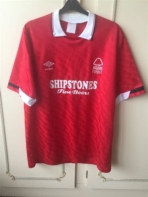 Het shirt is beschikbaar in de maten s, m, l, xl en xxl. Nottingham Forest Home football shirt 1988 - 1989. Added ...