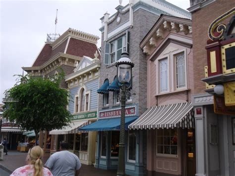Grading Disney Photo Tour Disneyland 1 Main Street Usa