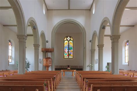 Damals war es üblich die kirchen überhaupt nicht zu beheizen. Datei:Oberentfelden Kirche innen zentral.jpg - Wikipedia