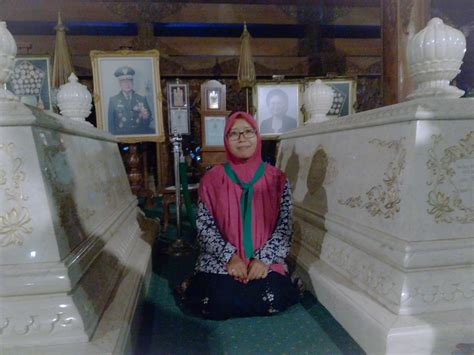 Makam Pak Harto Dan Bu Tien Di Istana Giribangun Yuniari Nukti Flickr