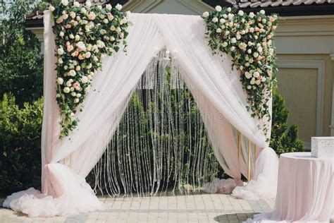 Stylish Modern Wedding Arch With Rosestullestones Floral Decorations