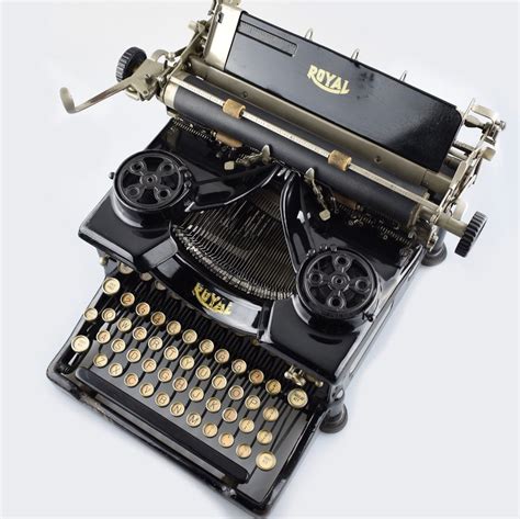 Royal 10 Typewriter In Glossy Black Mr And Mrs Vintage Typewriters
