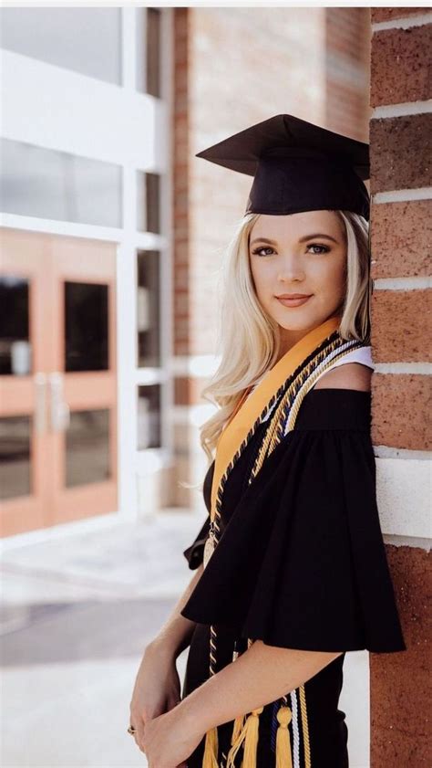 Pin By Iromy Michel On Photography Graduation Picture Poses Girl