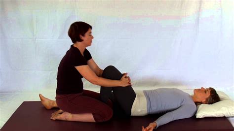 Quad Squeeze Thai Yoga Massage For Legs Youtube