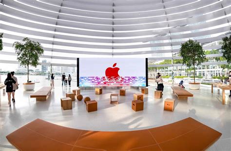 A Look At The New Apple Store Now Open To Public Shout