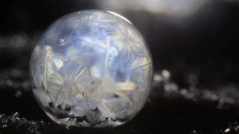 This Mesmerizing Video Captures Soap Bubbles As They Get Frozen Diy