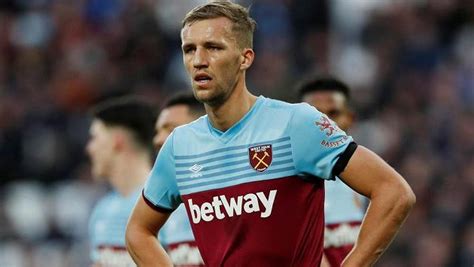 View the player profile of west ham united midfielder tomas soucek, including statistics and photos, on the official website of the premier league. West Ham - Brighton 3:3, Součkova premiéra v Anglii! West ...