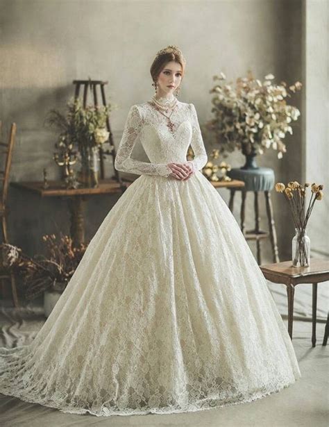 Were Obsessed With This Vintage Inspired Wedding Gown From Clara