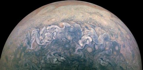 Nasa Spacecraft Juno Sends Back Stunning Images Taken Near
