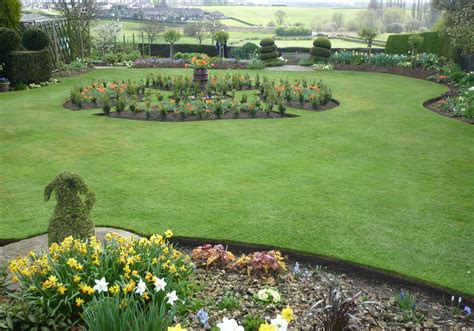 The Gorgeously Manicured Lawn At The Ngs Open Garden Palm Place Today