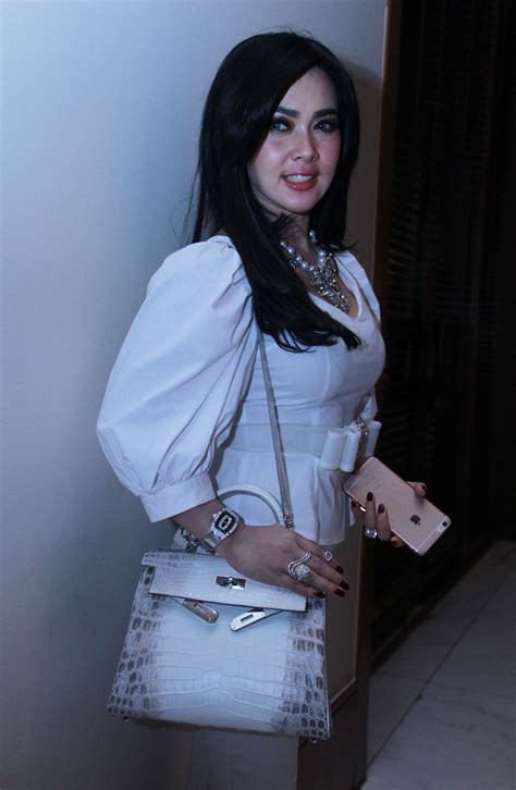 Check spelling or type a new query. Kumpulan Foto dan Biodata Artis Cantik Download Gratis ...