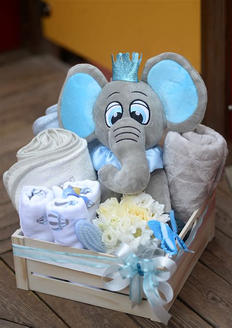 Poklon Za Bebe Sa Neodoljivim Plavim Slonom Koji Ostavlja Bez Teksta