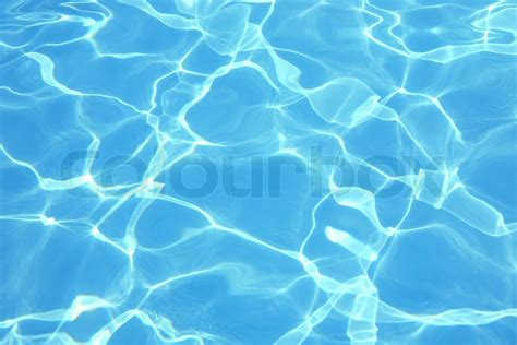 blaue wasser im pool stock bild colourbox