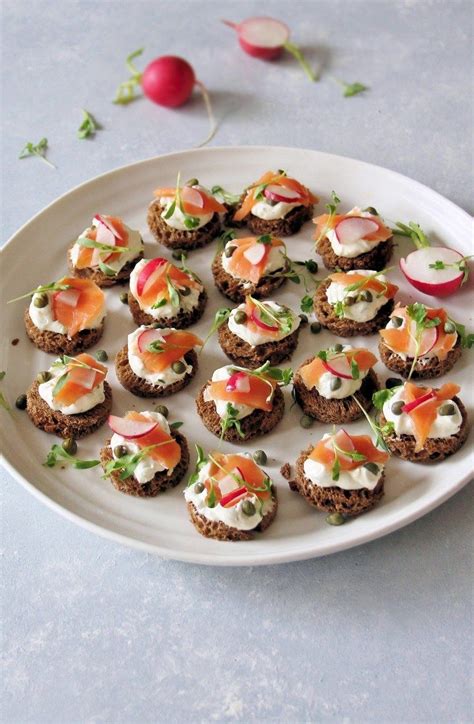 Smoked Salmon And Rye Canapés Inspired Edibles Rezept Fingerfood