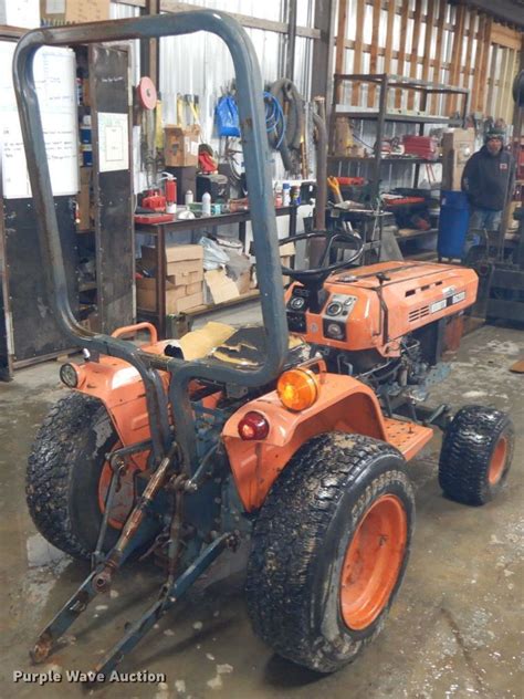 Kubota B6200 Tractor In Holts Summit Mo Item Il9261 Sold Purple Wave