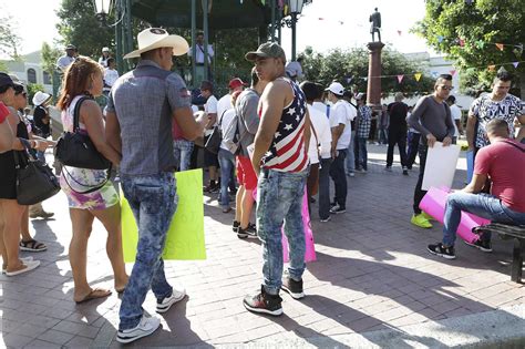 Immigration Officials At Laredo Turn Back Protesting Cubans